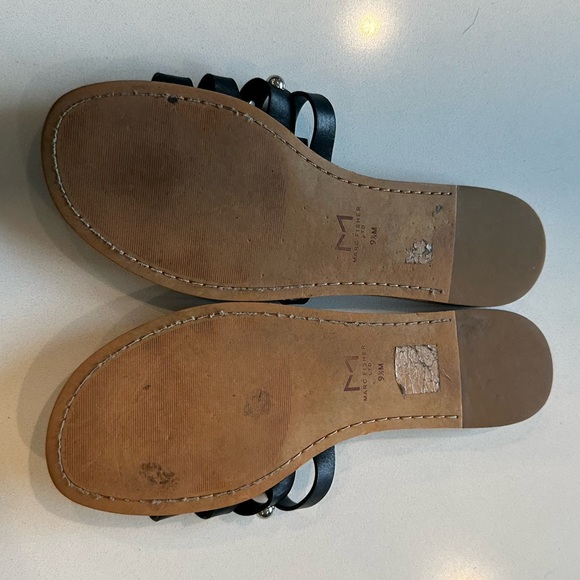 MARC FISHER LTD Pacca Studded Leather Flat
Sandals size 9.5 - Picture 2 of 2